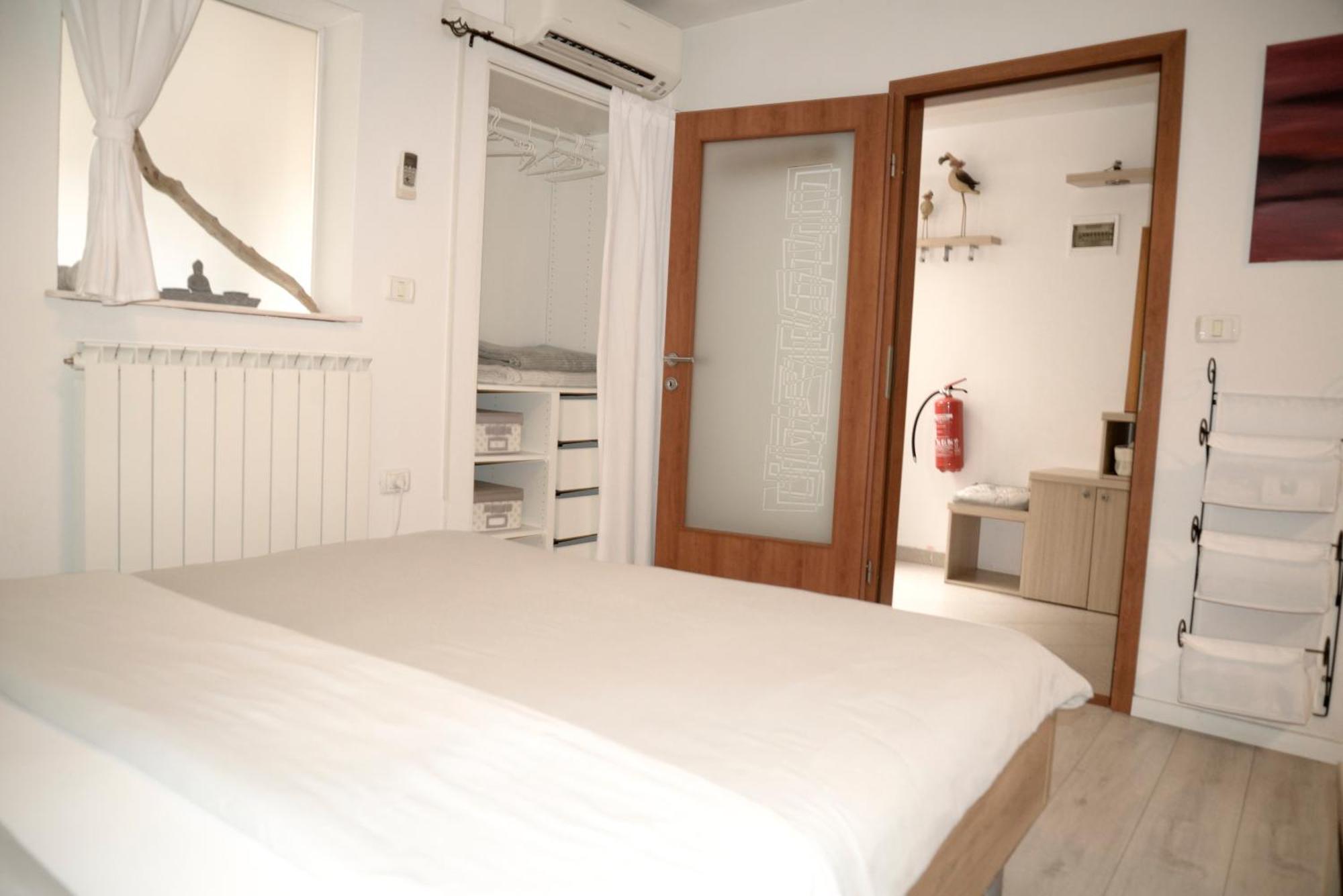 Medizen Apartment Изола Екстериор снимка